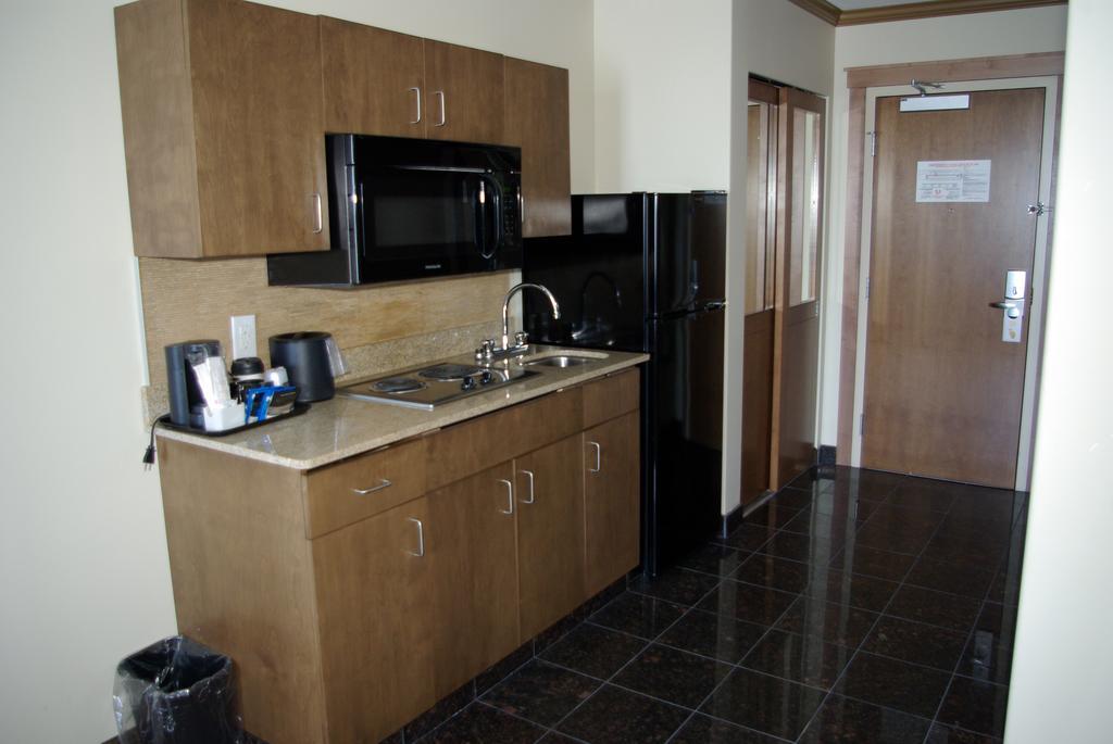 Camrose Resort Casino Room photo